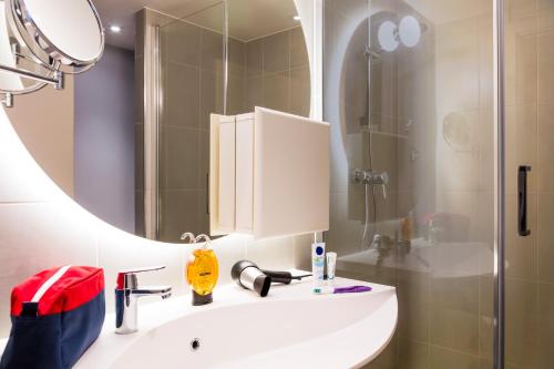 Estudio con 2 camas individuales del hotel Adagio Edinburgh Royal Mile. Foto 7