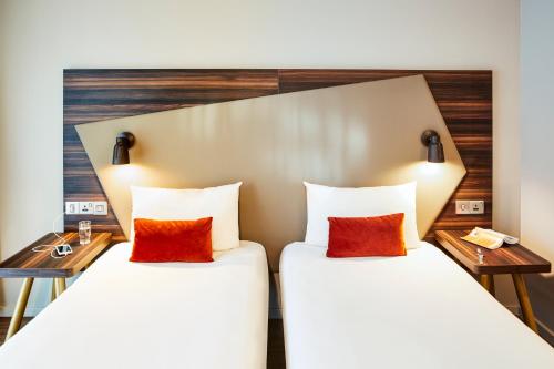 Estudio con 2 camas individuales del hotel Adagio Edinburgh Royal Mile. Foto 8