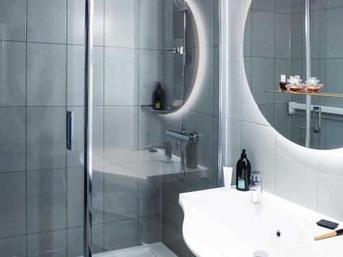 Estudio con cama doble del hotel Adagio Edinburgh Royal Mile. Foto 2