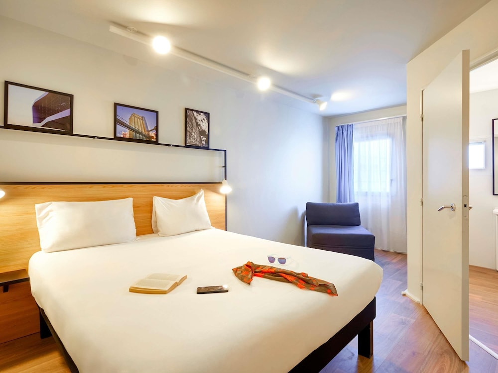 Habitación Estándar con 1 cama doble del hotel Ibis Lorient Centre Gare. Foto 1
