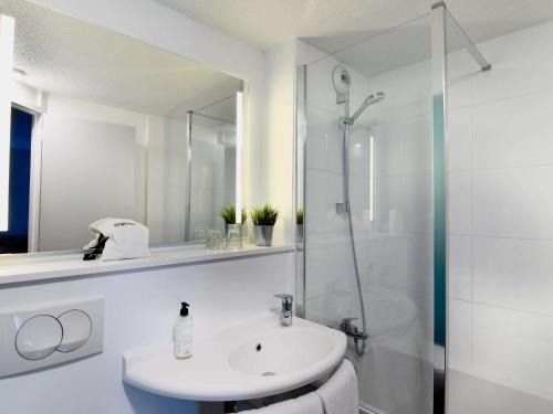 Habitación Familiar del hotel Ibis Budget Vannes Ploeren. Foto 1