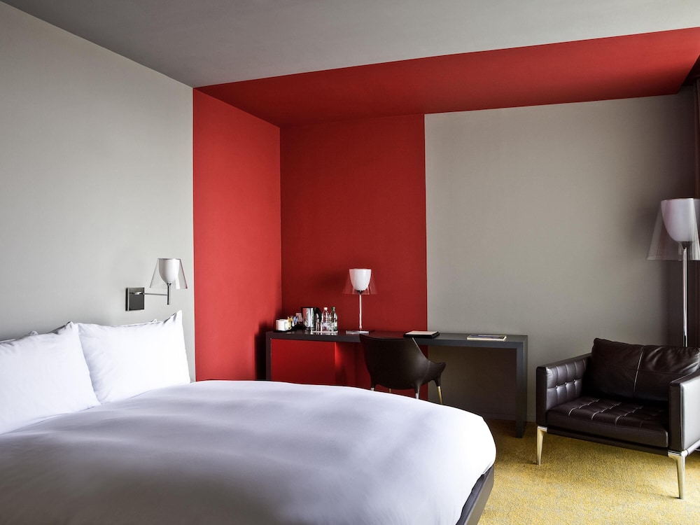 Habitación Superior, 1 cama king - size, balcón del hotel Sofitel Abidjan Hotel Ivoire. Foto 4