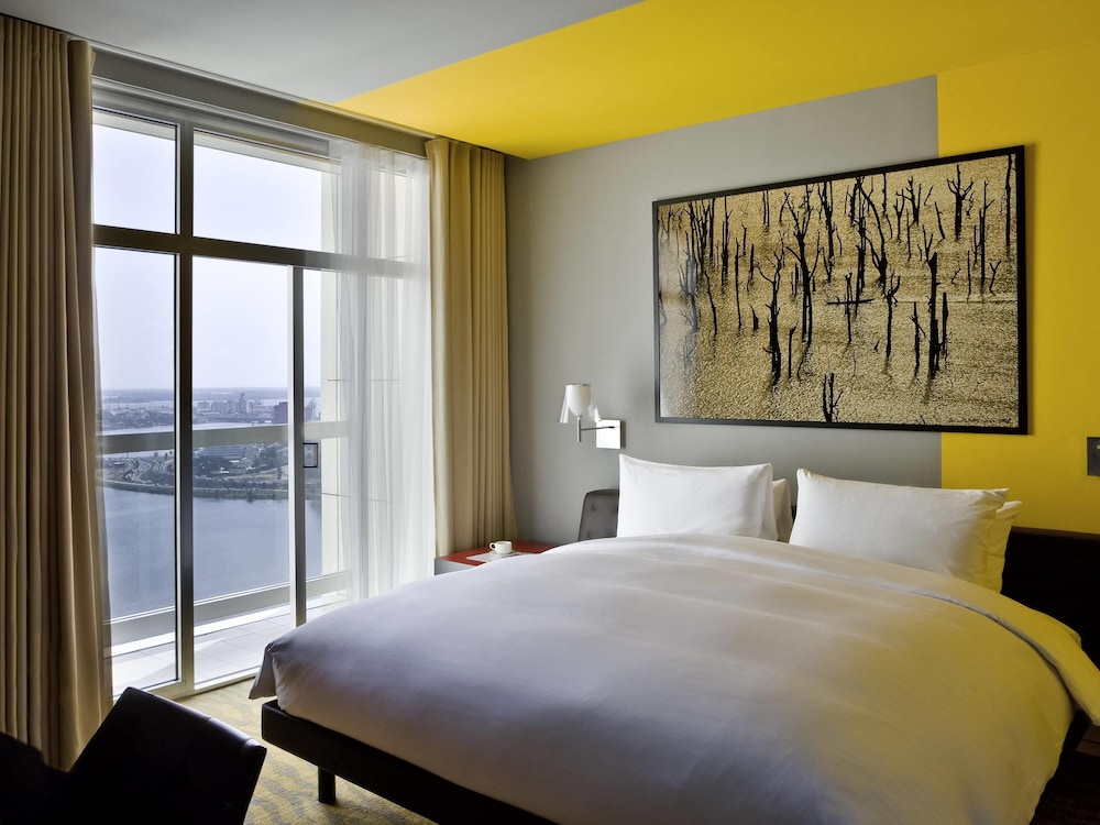 Suite Prestige, 1 cama king - size, balcón del hotel Sofitel Abidjan Hotel Ivoire. Foto 4