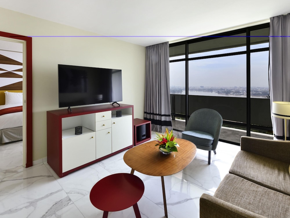 Suite Prestige, 1 cama king - size, balcón del hotel Sofitel Abidjan Hotel Ivoire. Foto 5