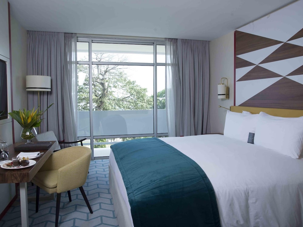 Habitación Clásica - 1 cama king - size, balcón del hotel Sofitel Abidjan Hotel Ivoire