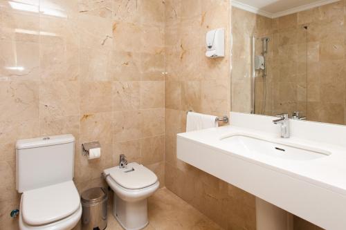 Habitación Doble con balcón del hotel El Mirador De Fuerteventura. Foto 1