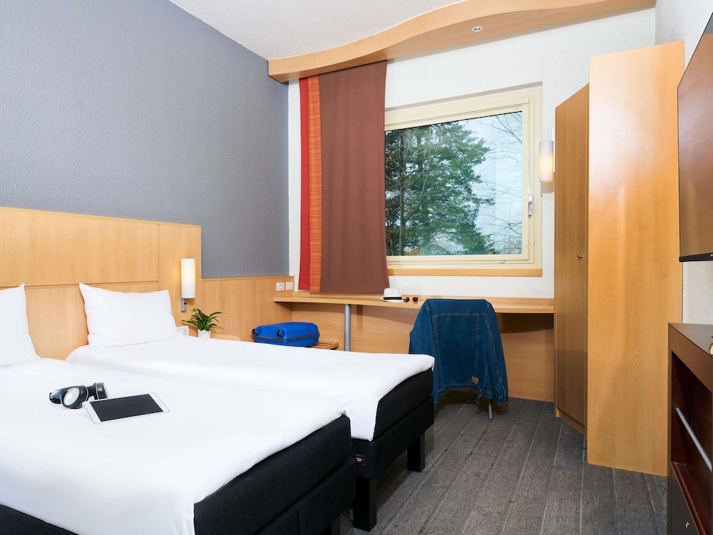Habitación con 2 camas individuales del hotel Ibis Como