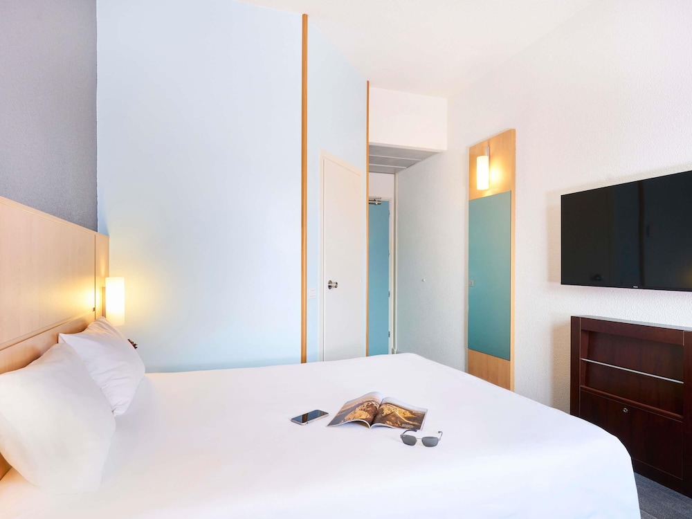 Habitación Premium con 1 cama doble del hotel Ibis Como. Foto 5