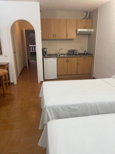 Estudio con vistas al mar del hotel Los Tarajales. Foto 10