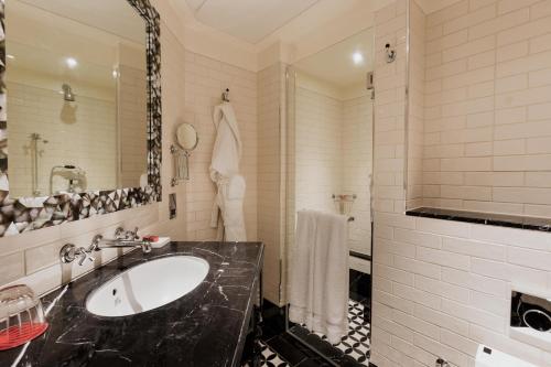 Aula Acogedora del hotel The LaLiT London. Foto 1