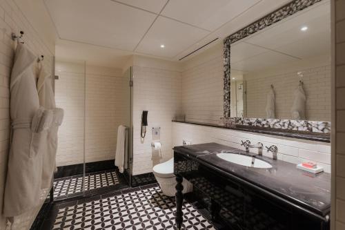 Aula Junior del hotel The LaLiT London. Foto 4