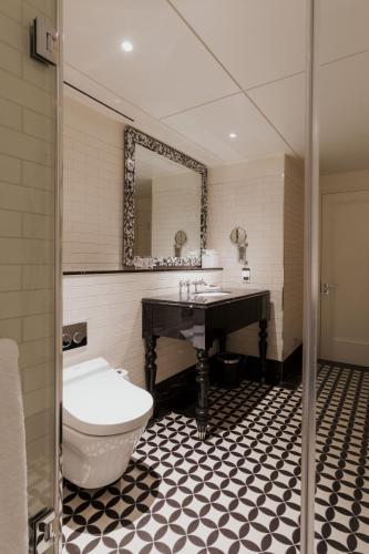 Aula Junior del hotel The LaLiT London. Foto 5