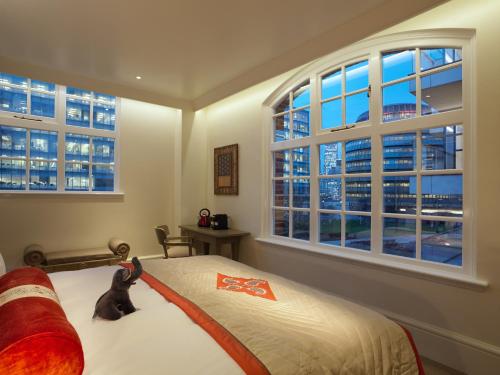 Aula Senior del hotel The LaLiT London. Foto 1