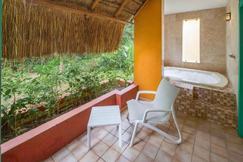 Habitación Romance Privileged del hotel Catalonia Playa Maroma. Foto 2