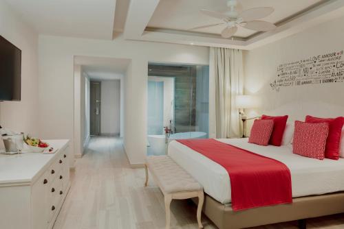Habitación Deluxe Romance Privileged del hotel Catalonia Playa Maroma. Foto 1
