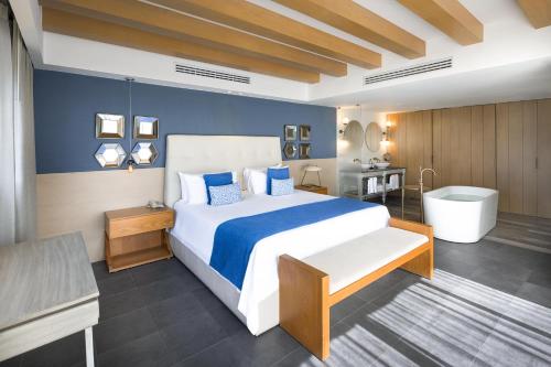 Suite Privileged con vistas al mar y piscina del hotel Catalonia Playa Maroma. Foto 4