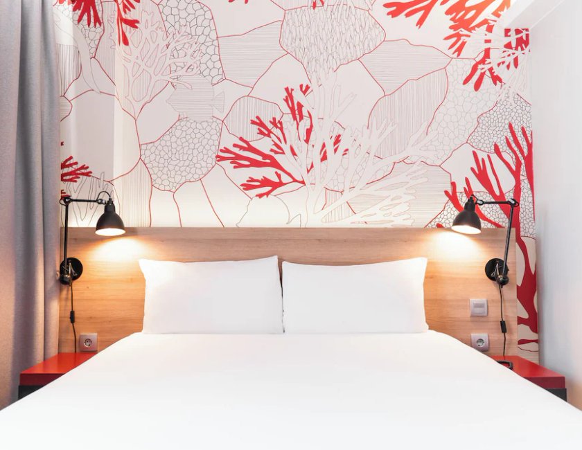 Habitación doble 1 Cama queen del hotel Ibis Styles Barcelona City Bogatell. Foto 6