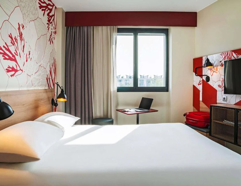 Habitación doble 1 Cama queen del hotel Ibis Styles Barcelona City Bogatell. Foto 18