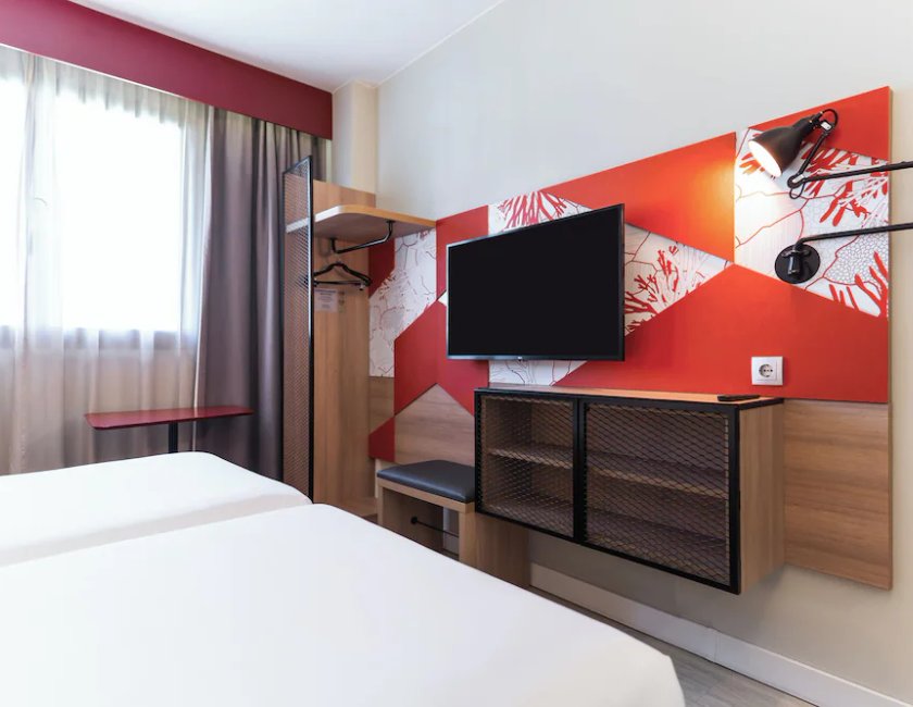 Habitación doble 2 Camas individuales del hotel Ibis Styles Barcelona City Bogatell. Foto 8
