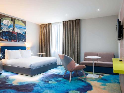 Habitación Familiar con sofá cama - 1 cama doble del hotel Ibis Styles London Heathrow