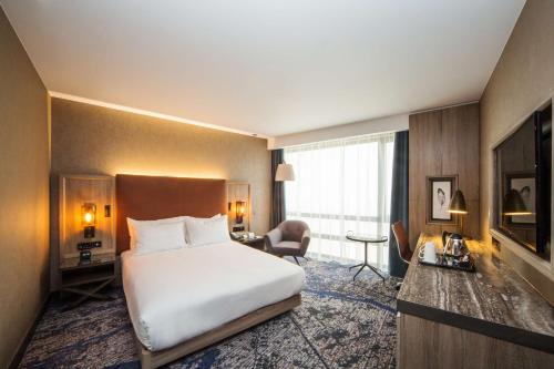 Habitación adaptada para personas de movilidad reducida - 1 cama grande del hotel Doubletree By Hilton London Kingston Upon Thames. Foto 1