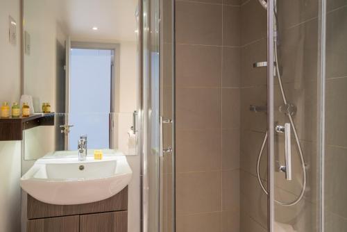 Habitación Doble Estándar del hotel Pelican London and Residence. Foto 1