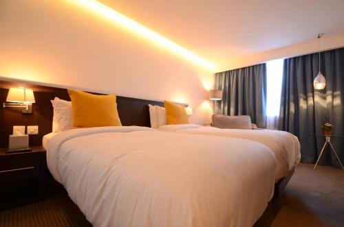 Habitación Familiar con baño del hotel Pelican London and Residence. Foto 1