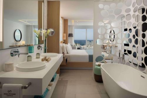 Suite Junior de uso individual con vistas al mar del hotel Royal Hideaway Corales Beach (Adults Only). Foto 3