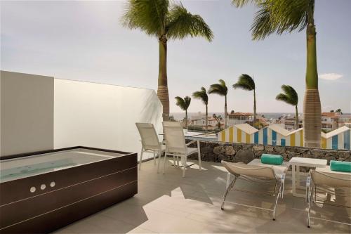 Suite Junior con bañera de hidromasaje al aire libre del hotel Royal Hideaway Corales Beach (Adults Only)