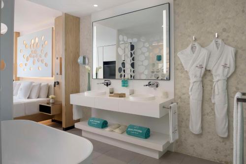 Suite Junior con vistas frontales al mar del hotel Royal Hideaway Corales Beach (Adults Only). Foto 4
