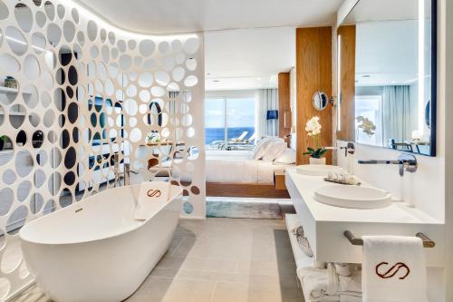 Suite Junior con vistas frontales al mar del hotel Royal Hideaway Corales Beach (Adults Only). Foto 5