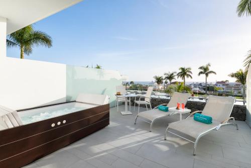 Suite Junior con bañera de hidromasaje al aire libre del hotel Royal Hideaway Corales Beach (Adults Only). Foto 4