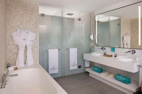 Suite Deluxe de 1 dormitorio del hotel Royal Hideaway Corales Suites. Foto 4