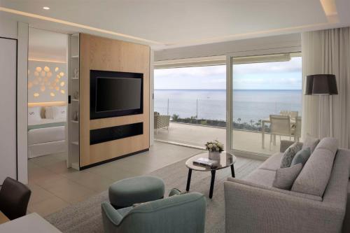 Suite Deluxe del hotel Royal Hideaway Corales Suites. Foto 3