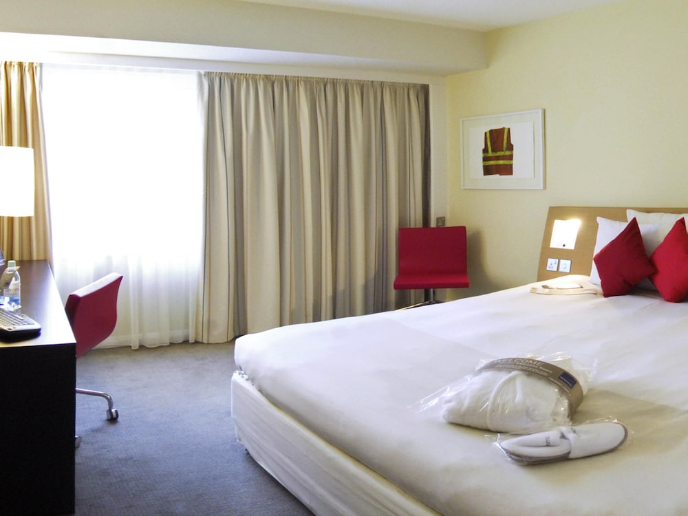 Habitación Ejecutiva con 1 cama queen - size y sofá del hotel Novotel Wolverhampton