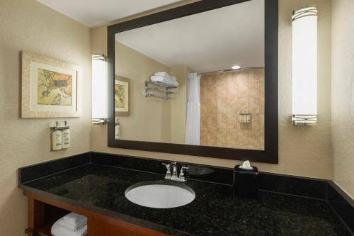 Habitación con 2 camas grandes - lado piscina del hotel Holiday Inn Resort Lake Buena Vista