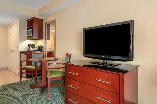 Habitación Estándar del hotel Holiday Inn Resort Lake Buena Vista. Foto 1