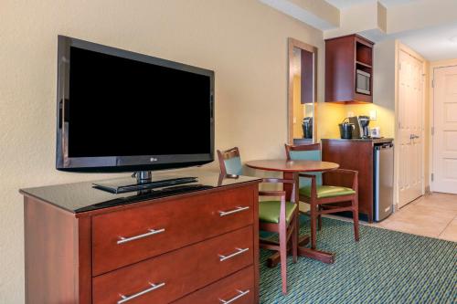 Habitación Estándar del hotel Holiday Inn Resort Lake Buena Vista. Foto 2