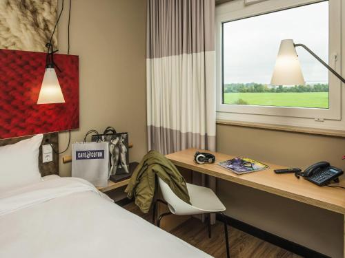 Habitación Doble Estándar - 2 camas del hotel Ibis Muenchen Airport Sued. Foto 5