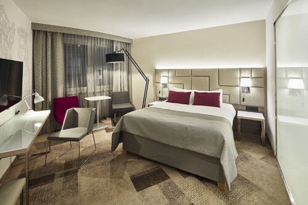 Doble clásica con cama cómoda del hotel Mercure Krakow Stare Miasto (old Town). Foto 3