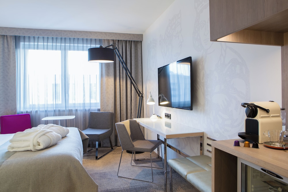 Habitación Privilege con cama grande del hotel Mercure Krakow Stare Miasto (old Town). Foto 4