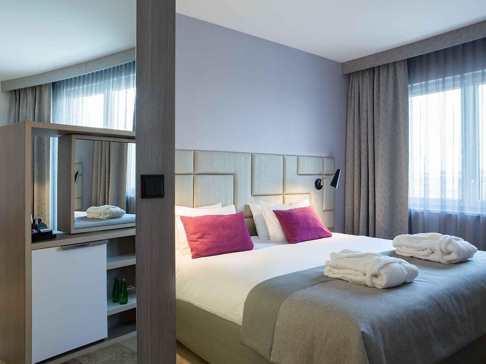 Suite Junior con cama doble y sofá adicional del hotel Mercure Krakow Stare Miasto (old Town)