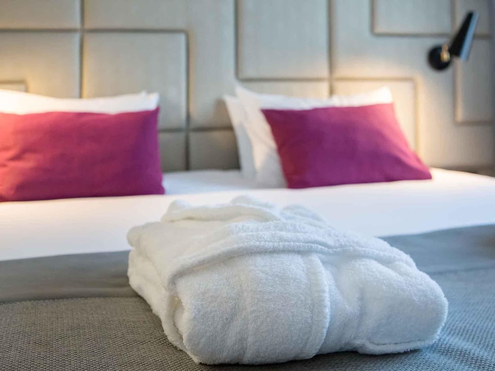 Suite Junior con cama doble y sofá adicional del hotel Mercure Krakow Stare Miasto (old Town). Foto 1