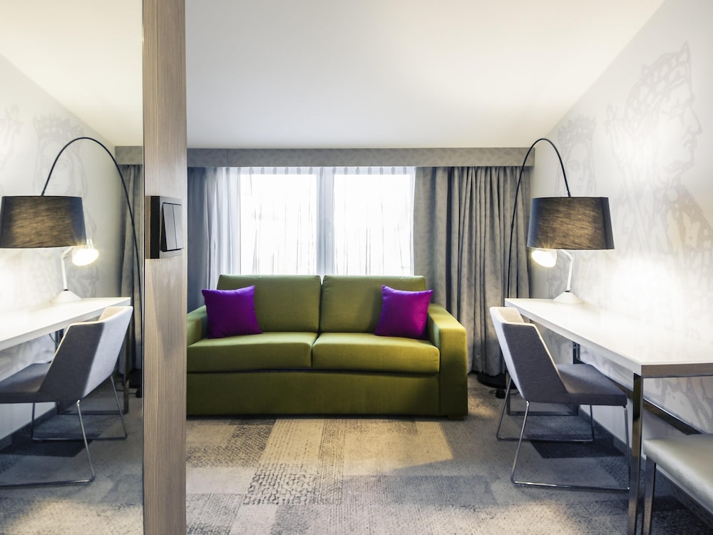 Suite Junior con cama doble y sofá adicional del hotel Mercure Krakow Stare Miasto (old Town). Foto 5