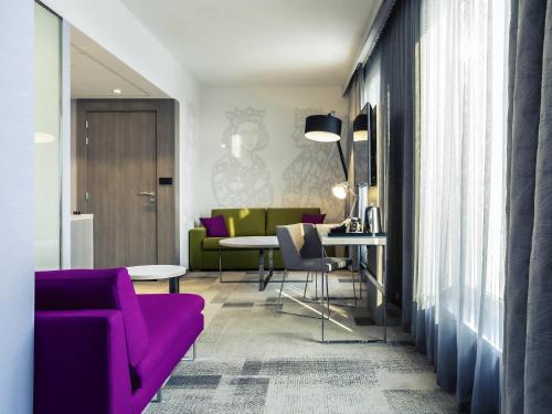 Suite Ejecutiva con cama grande y terraza exterior del hotel Mercure Krakow Stare Miasto (old Town)