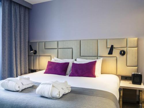 Suite Ejecutiva con cama grande y terraza exterior del hotel Mercure Krakow Stare Miasto (old Town). Foto 3