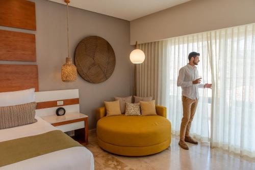 Suite Junior Deluxe con vistas a la ciudad del hotel The Reef 28 and Spa - Luxury Adults Only - All Suites - With Optional All Inclusive. Foto 4