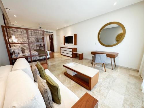 Suite Junior Deluxe, Work & Play del hotel The Reef 28 and Spa - Luxury Adults Only - All Suites - With Optional All Inclusive. Foto 4