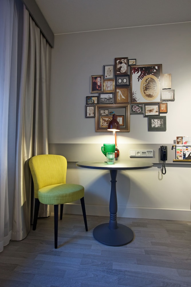 Habitación con 1 cama doble o 2 individuales del hotel Scandic Park Helsinki. Foto 1
