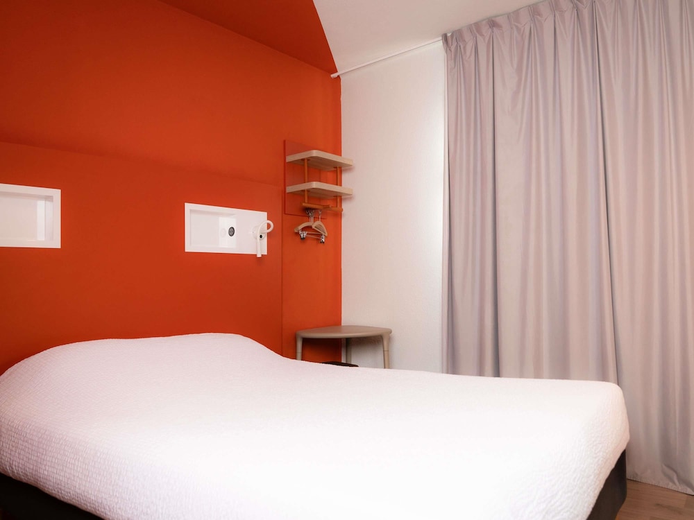 DOBLE - Habitación con 1 cama doble del hotel Ibis Budget Perigueux Boulazac. Foto 7